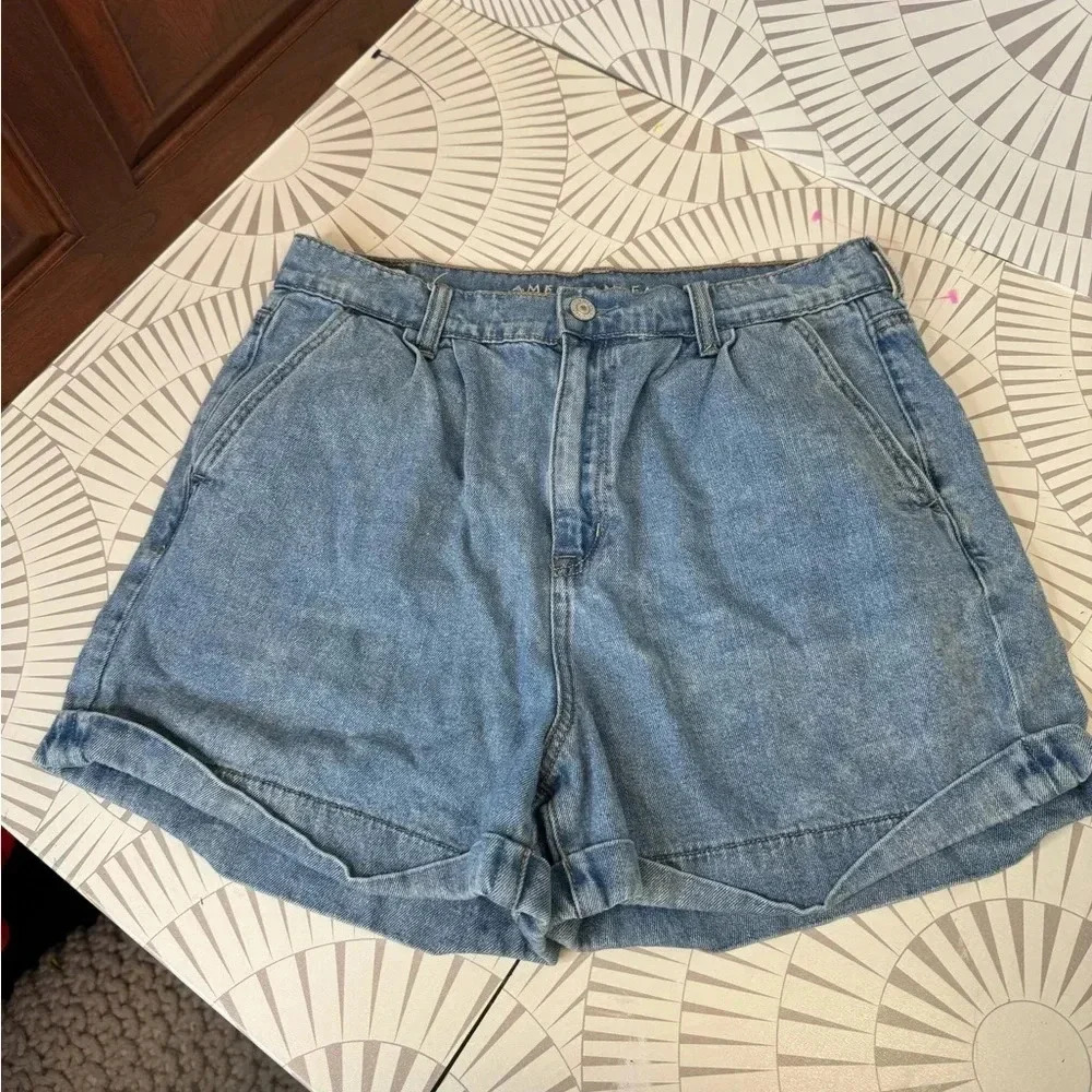 American Eagle Women’s Cuffed‎ Mom Shorts Size 10
